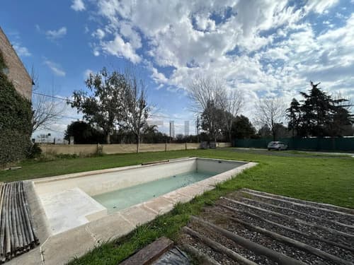 Venta casa de 2 dormitorios comodin con amplio jardin y pileta en el amanecer pinero