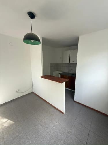 Departamento de tres ambientes en primer piso por escalera a solo cinco minutos del microcentro de rio cuarto ubicacion estrategica que combina tranquilidad y cercania a comercios servicios en Río Cuarto