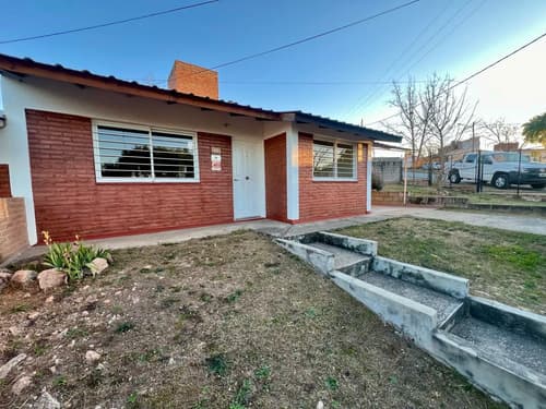 Venta casa 2 dormitorios patio cochera villa carlos paz