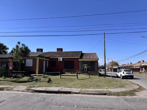 En venta casa esquina en barrio kennedy tucuman ideal en San Miguel de Tucumán — foto 1