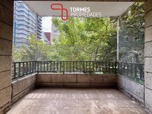 Venta semipiso 3 ambientes con balcon saliente edificio lancaster plaza colon mar del plata en Mar del Plata