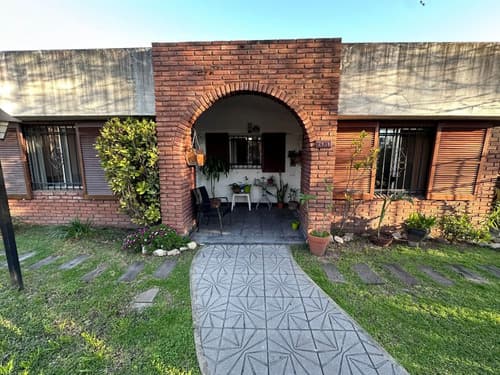 Venta casa 3 dormitorios parque field en Rosario — foto 1