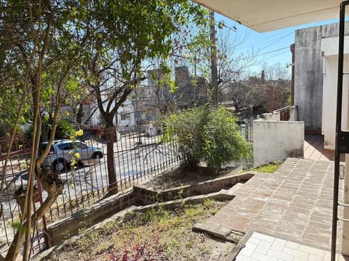 Colinas de velez sarsfield oportunidad casa presidencia habitaciones doble ingreso