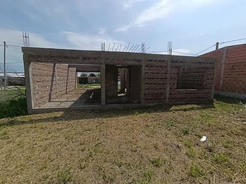 Casa en construccion en lote de 300m san benito