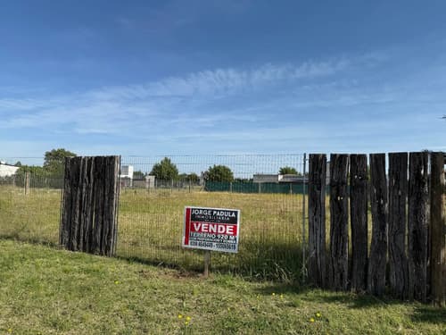 Vendo terreno barrio los caciques cuenta con 920 m2 perforacion y bomba perimetrado valor us 48000