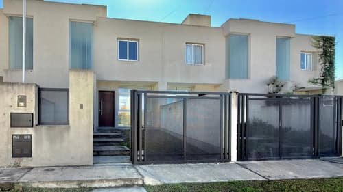 Duplex de 2 dormitorios y patio en villa tiana