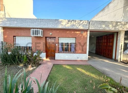 Impecable casa lista para mudarse 2 dormitorios amplio patio y doble cochera venado tuerto en Venado Tuerto — foto 1