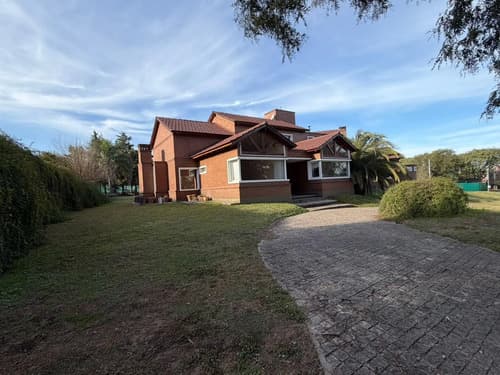 Casa en alquiler 3 dorm en lomas de los carolinos