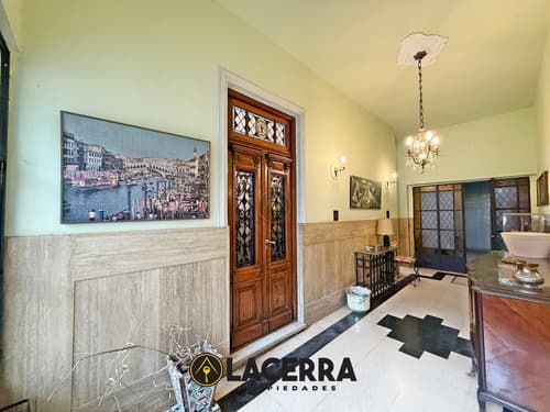 Casa 5 ambientes con garage y gran terraza en flores