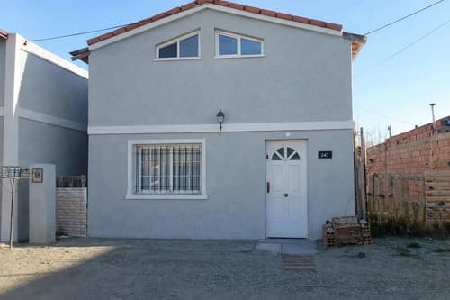 Casa en venta apta credito rio gallegos 2 dormitorios lote 300 m