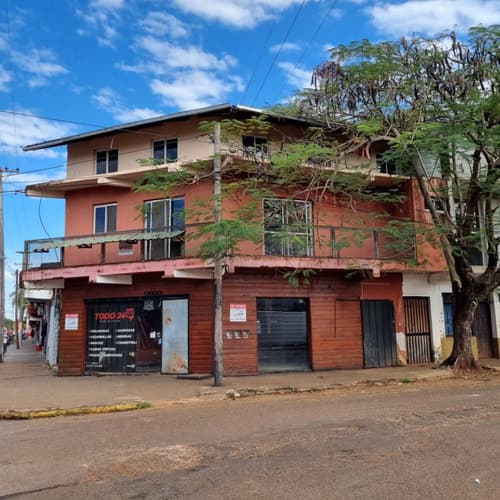 Esquina comercial en puerto iguazu inversion visibilidad y multiples posibilidades