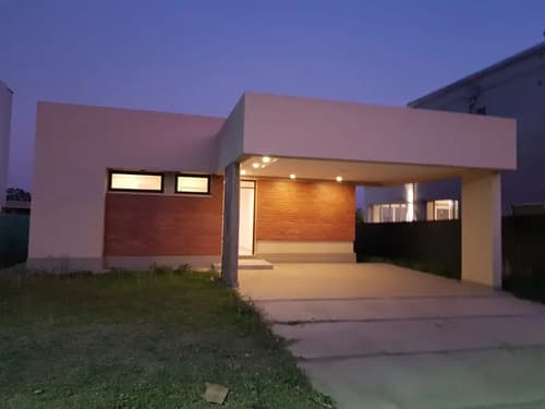 Vendo hermosa casa 3 dormitorios 1 en suite en santa barbara hills de una planta en San Miguel de Tucumán