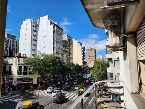 San juan al 3000 depto 3 amb al frente con balcon en san cristobal