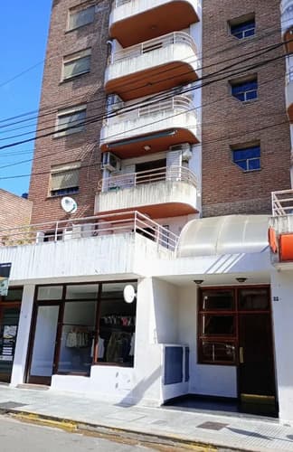 Departamento en venta a pasos de la peatonal 2 dormitorios y balcon terraza en Concordia — foto 1