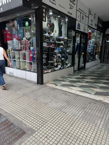 Local a la calle en punta de galeria microcentro a metros de lavalle en San Nicolás de los Arroyos — foto 1