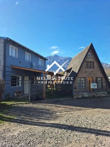 Venta dos casas en esquel sobre amplio lote oportunidad en Esquel — foto 1