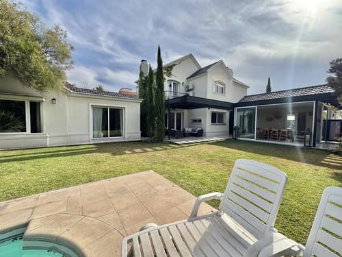 Casa en venta en barrio palmares 5 dormitorios pileta y cochera triple en Mendoza — foto 1