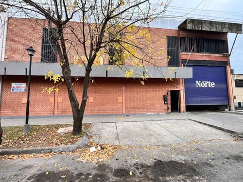 Local y galpon en calle prospero mena al 500 sm de tucuman