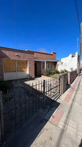 Vende casa de tres dormitorios ideal renta barrio sur alta gracia