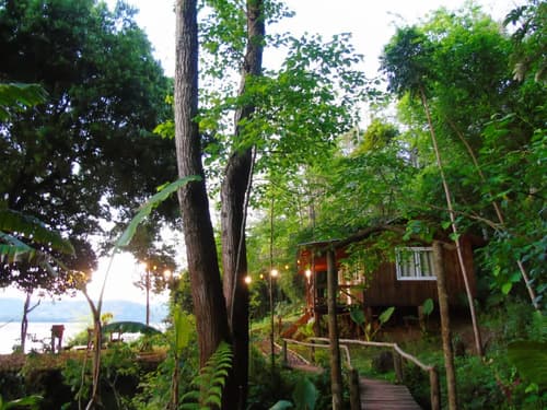 Terreno en venta con emprendimiento turistico en funcionamiento con 300mts de costa de rio en panambi misiones en Oberá — foto 1