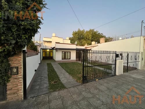 Casa en venta en barrio belgrano villa regina en General Roca — foto 1