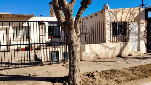 Casa mas depto b roque saenz pena santa lucia en San Juan — foto 1