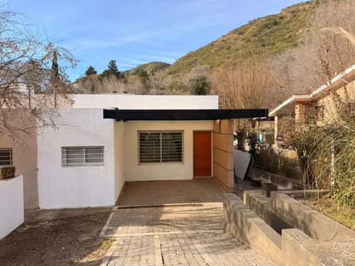 Casa en alquiler anual con pileta 2 dormitorios villa independencia