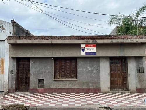 Venta de casa a refaccionar calle sarmiento en Santiago del Estero
