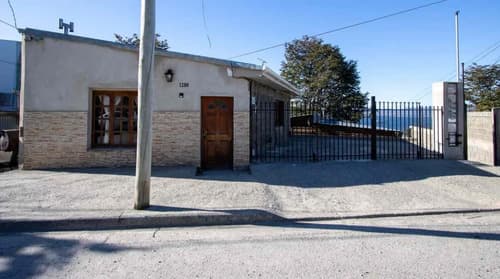 Venta complejo 3 departamentos 1 casa en Ushuaia — foto 1
