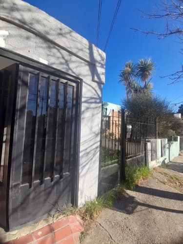 Casa en barrio padre juan acepta auto en parte de pago en Rawson — foto 1