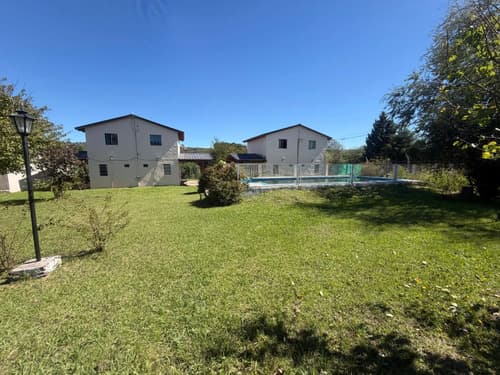 Venta complejo 4 duplex pileta casa con cochera en Cosquín — foto 1