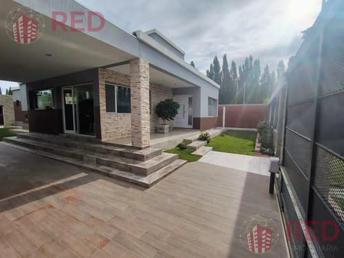 Vende casa 3 dormitorios en barrio los manzanos plottier