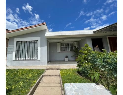 Alquiler anual de casa de 2 dormitorios amoblada barrio sol y rio