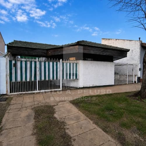 Venta de dos casas 4 ambientes en merlo zona oeste buenos aires en GBA Oeste — foto 1
