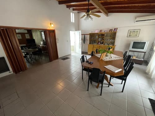 Casa impecable mas local en venta cabildo al 400 en Rosario — foto 1