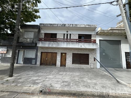 Venta ph 4 ambientes con patio y cochera en parque avellaneda en San Luis — foto 1