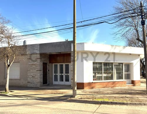 Casa local en esquina venado tuerto