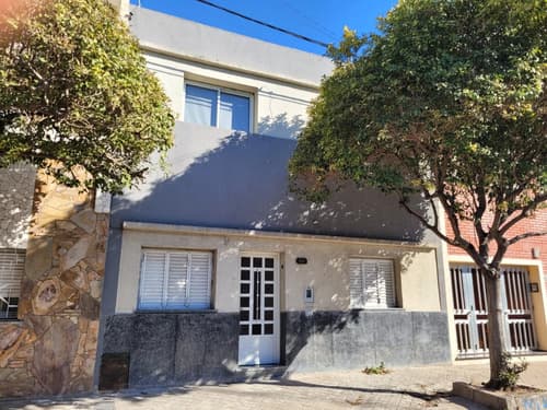 Casa tres dormitorios en alquiler