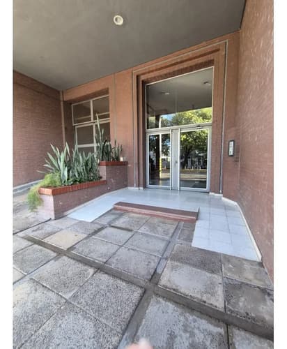 Departamento 2 dormitorios con cochera a metros de peatonal