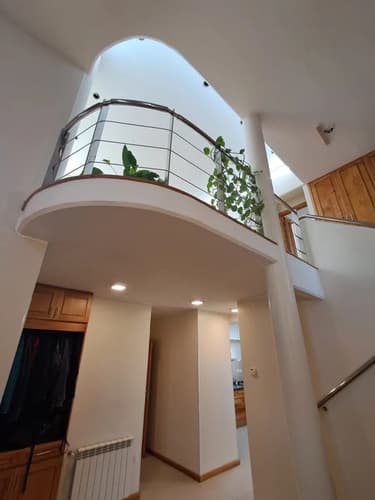 Casa exclusiva de 200 m2 con quiincho garage impecable barrio santa monica trelew en Rawson — foto 1