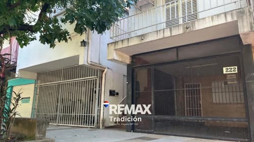 Casa 4 departamentos sobre avenida macrocentro