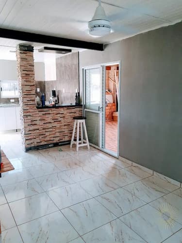 Bella casa nueva y con amplio terreno en san benito e r en Paraná