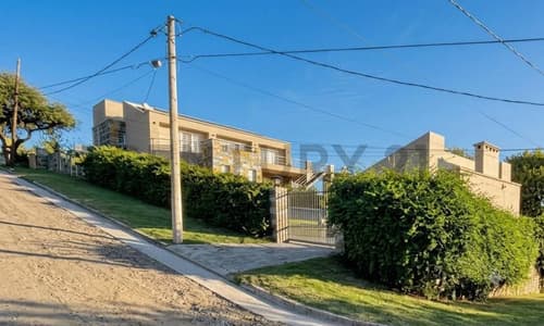 Exclusiva casa en venta en rio ceballos diseno amplitud y una vista privilegiada a las sierras en Río Ceballos — foto 1