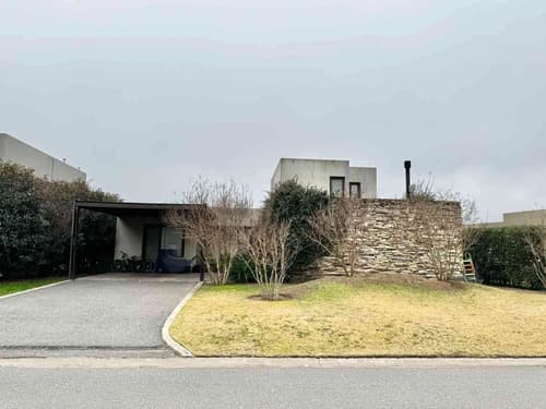 Casa en venta en pergamino en barrio cerrado