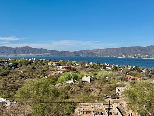 Terreno con vista al lago en venta 1076 m2 a 6 cuadras de la ruta en Villa Carlos Paz — foto 1