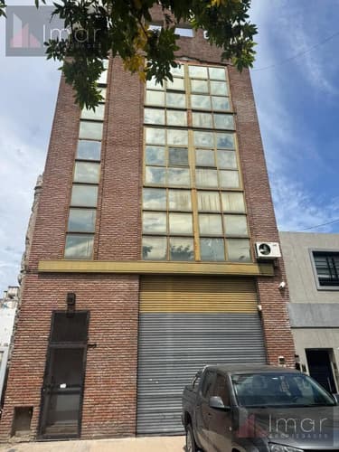 Venta galpondeposito entrada camion de edificio comercial luis viale caballito en San Luis — foto 1