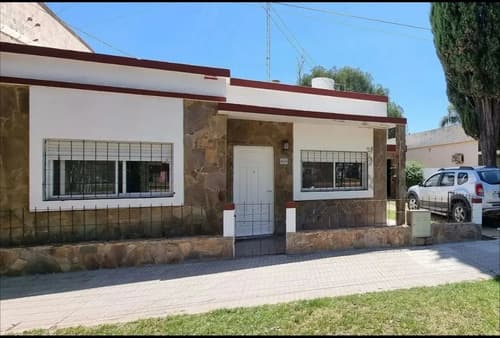 En viale casa 5 ambiente con gran terreno