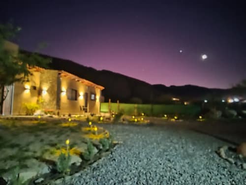 Cabanas vistas de cafayate para 4 huspedes con todas las comodidades ambientes amplios y luminosos con vistas 360 a las montanas en Cafayate