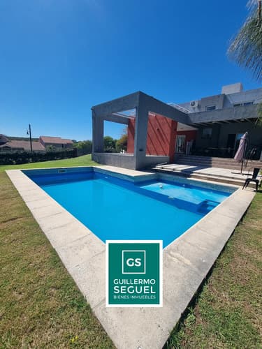 Country 4 hojas casa esquina en venta de 3 dor escritorio apto credito hipotecario en Mendiolaza — foto 1
