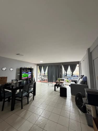 Dueno vende av sarmiento y santa fe 3 dormitorios mas hab servicio living amplio balcon amplio a av sarmiento muy luminoso 1er piso lavadero